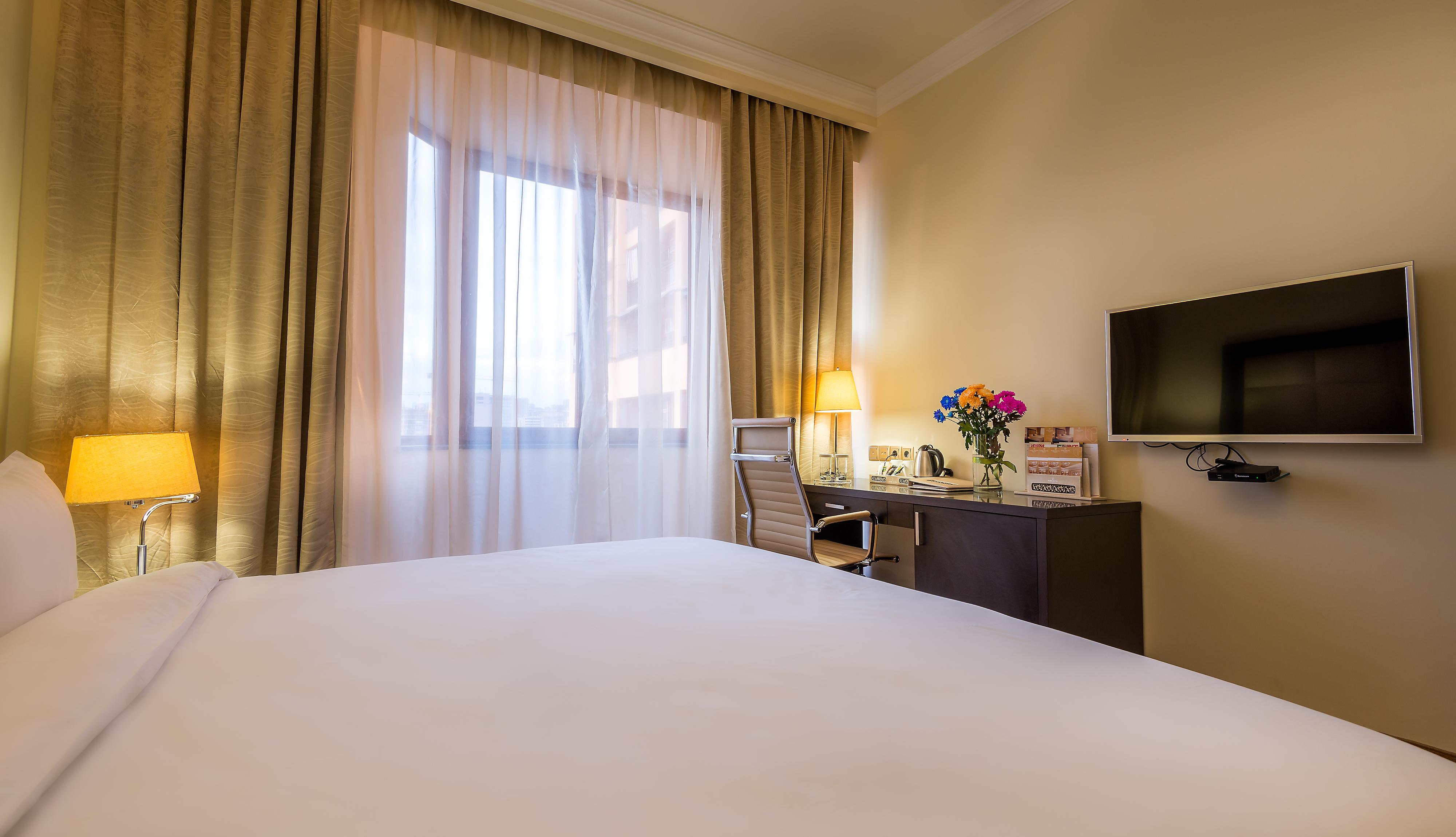 Paris Hotel Yerevan Exterior photo