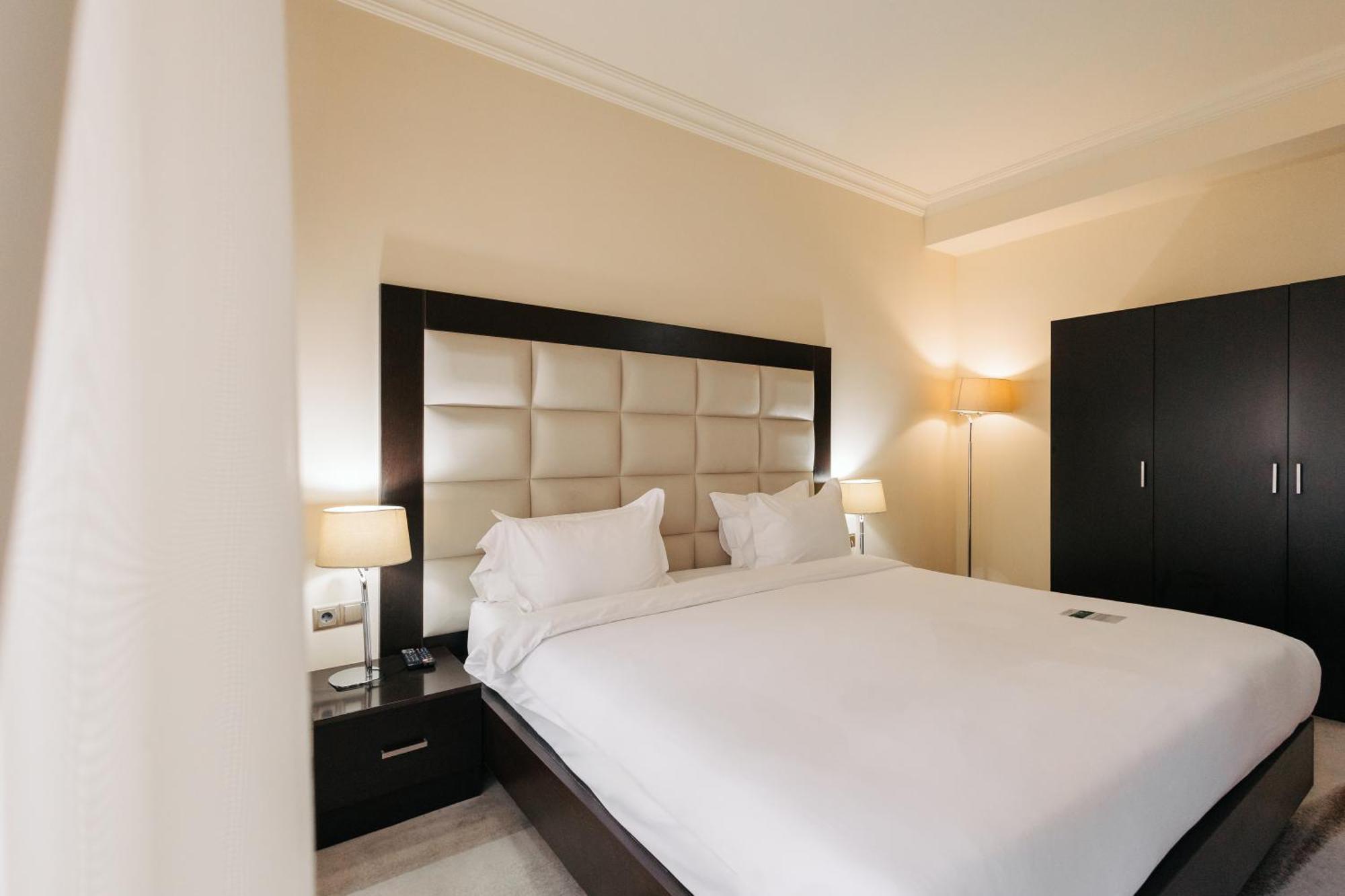 Paris Hotel Yerevan Exterior photo