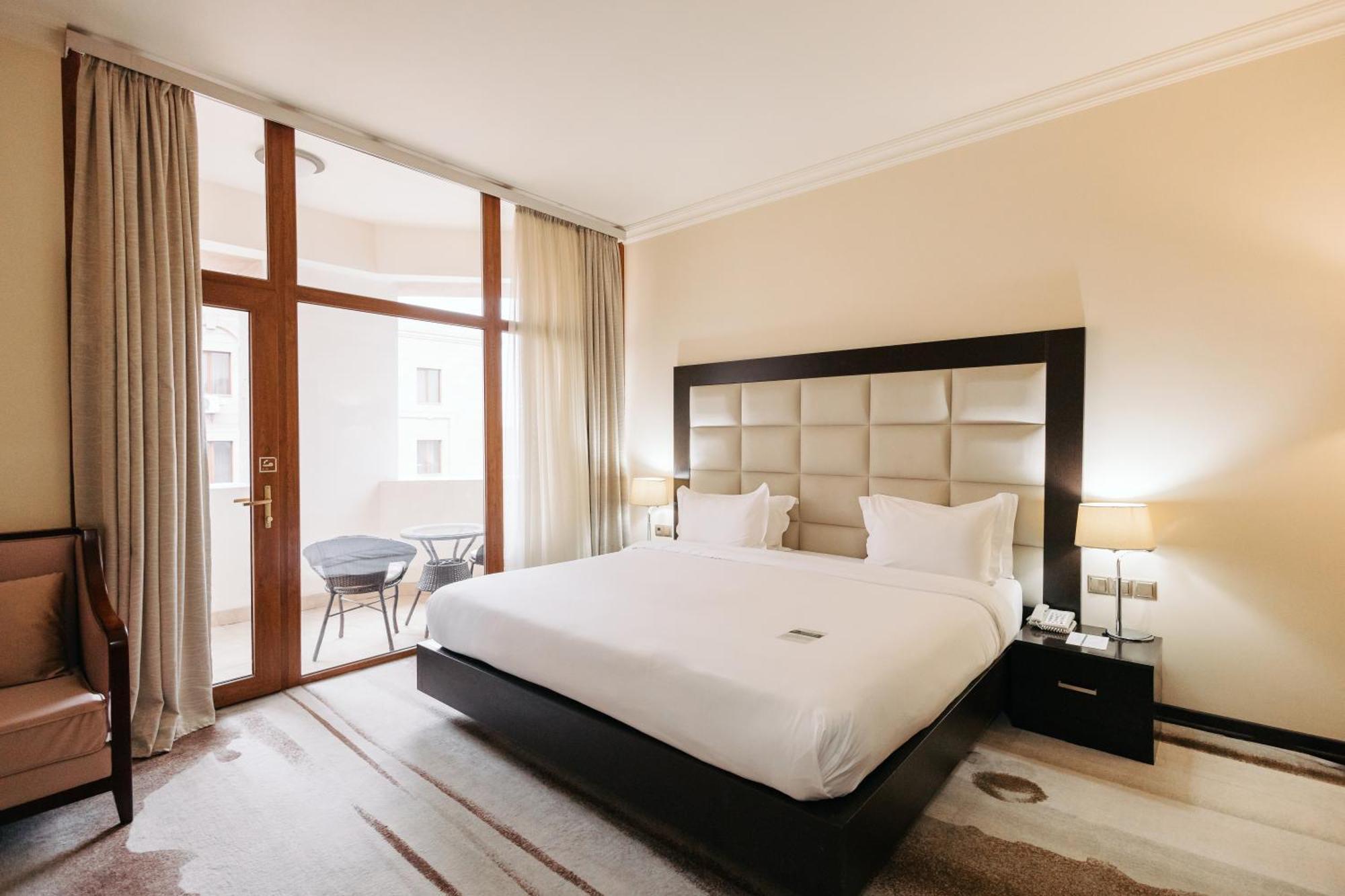 Paris Hotel Yerevan Exterior photo