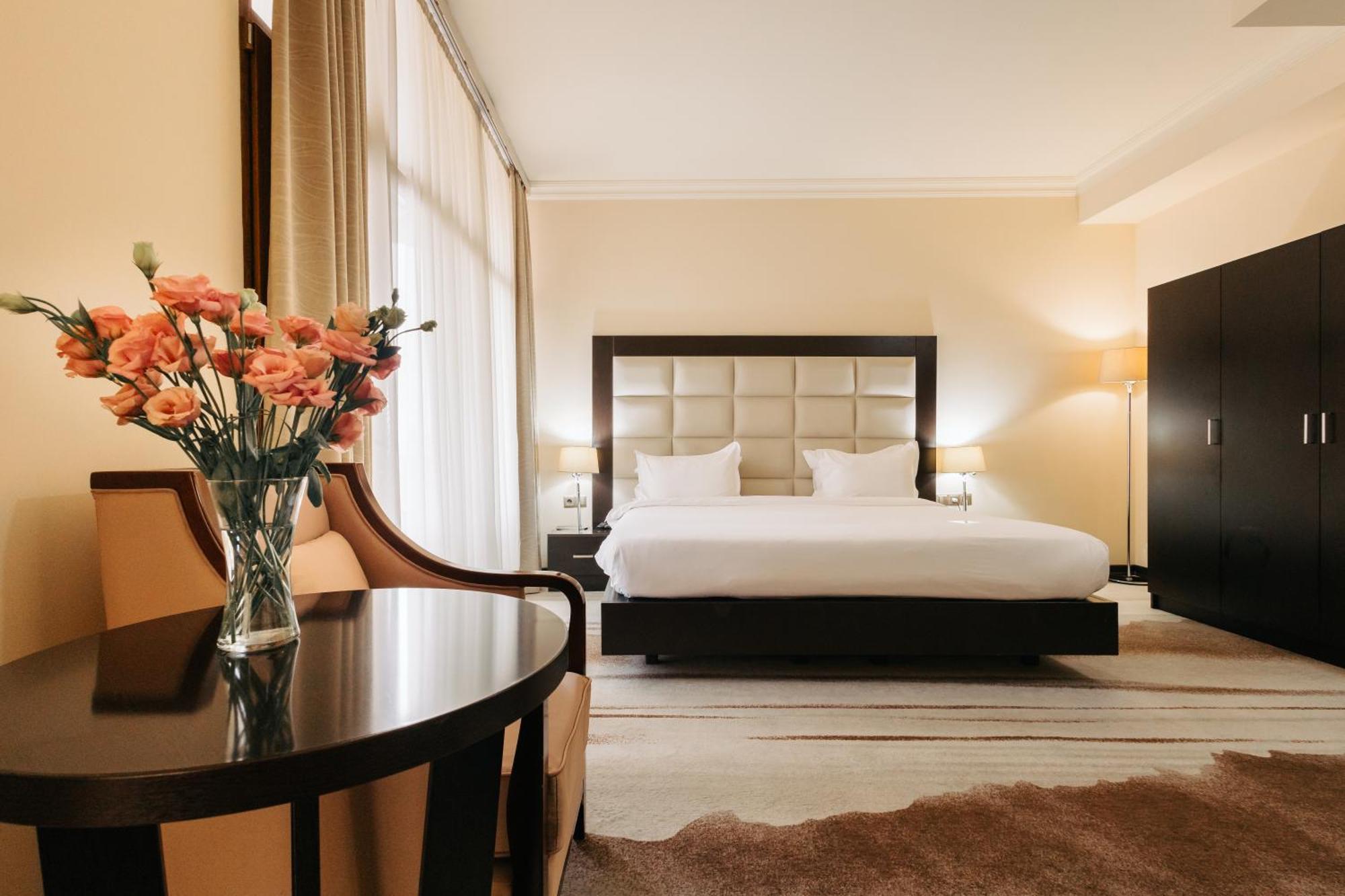 Paris Hotel Yerevan Exterior photo